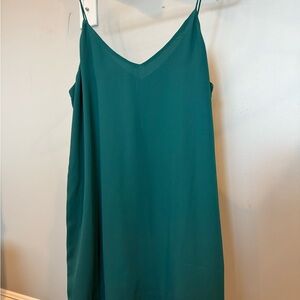 Lace-Trimmed Emerald Green Sleeveless Dress